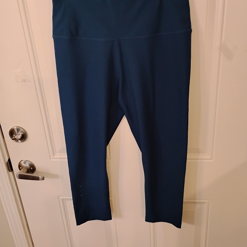 Teal Cropped Leggings New Size Large